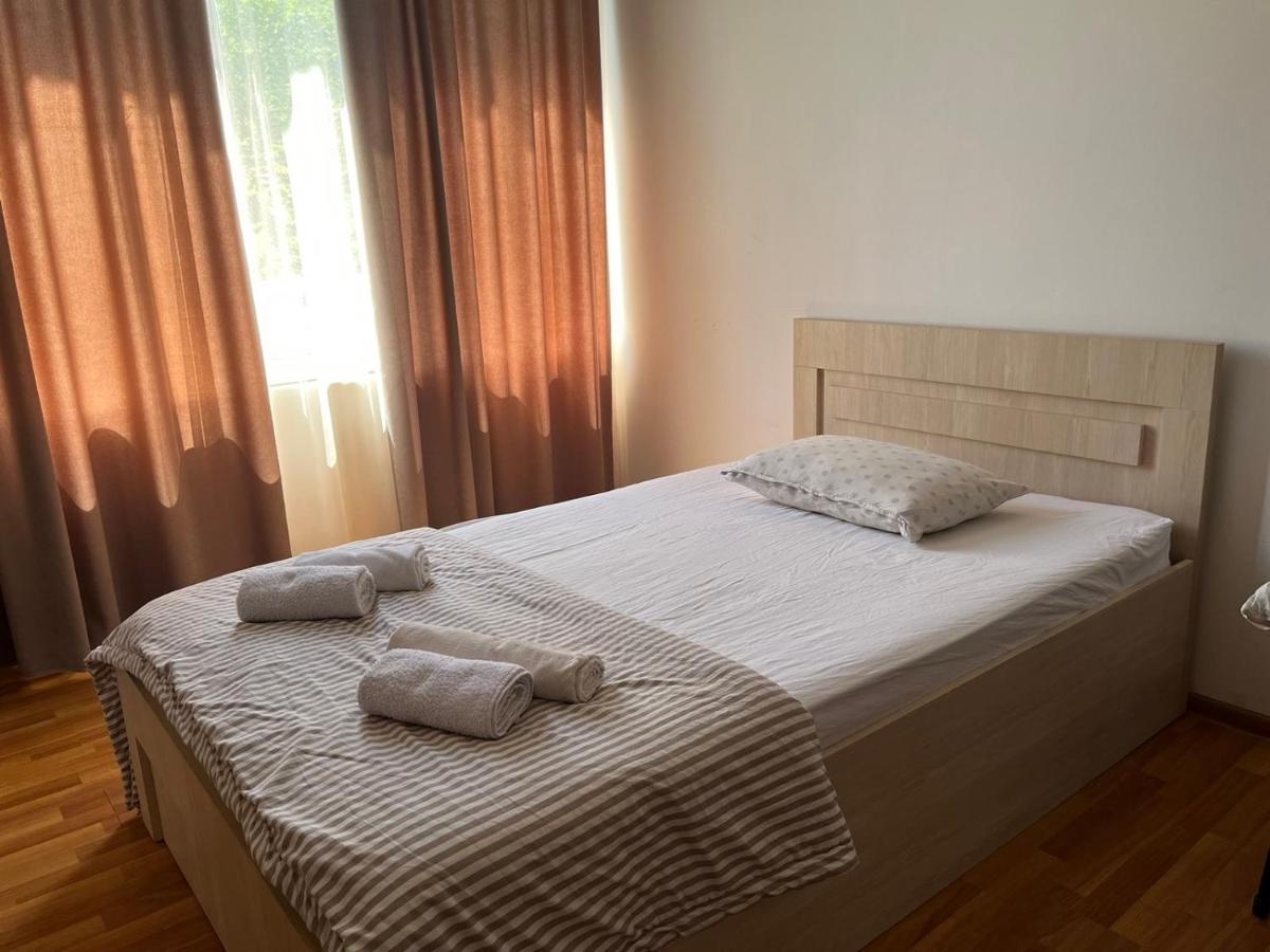 Guest House Oasis - Tvishi エクステリア 写真